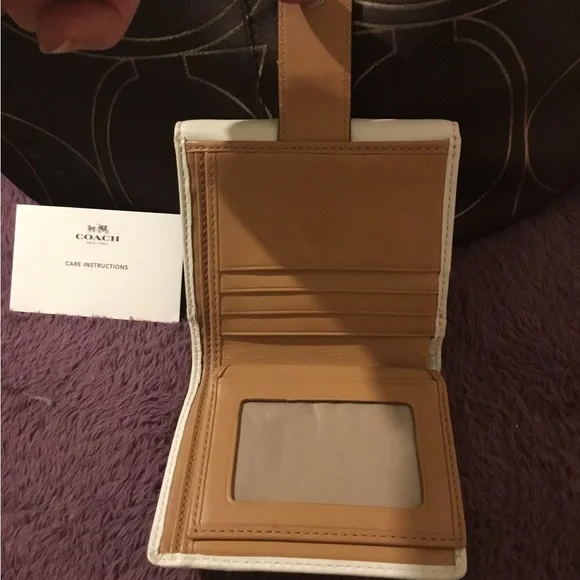 Vintage EUC White Leather Soho Pleated Leather Coach Bifold Wallet - Picture 8 of 16